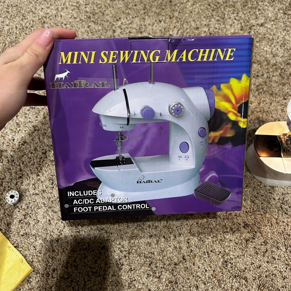 Mini Sewing Machine - Picture 9 of 15